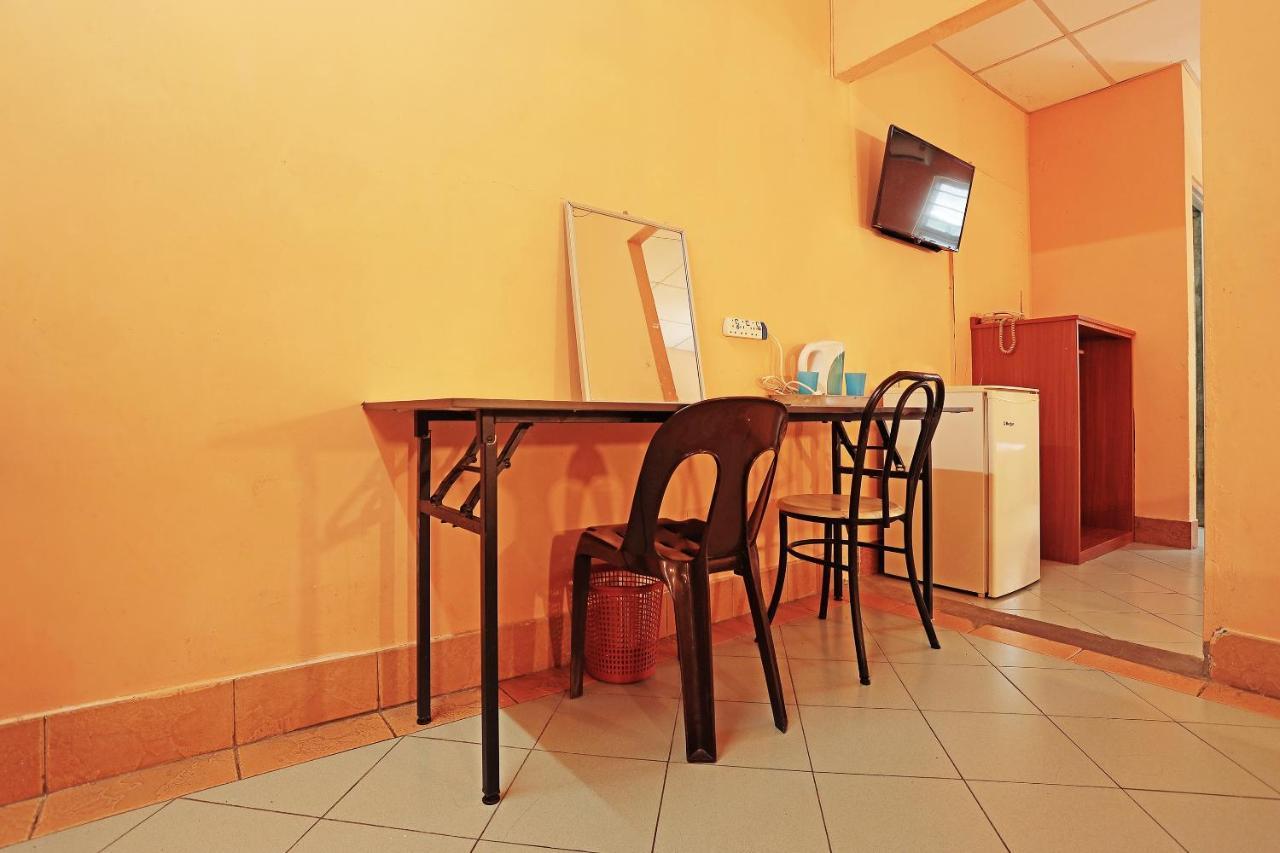 Oyo 90598 Living House C0 Hotel Kuching Exterior photo
